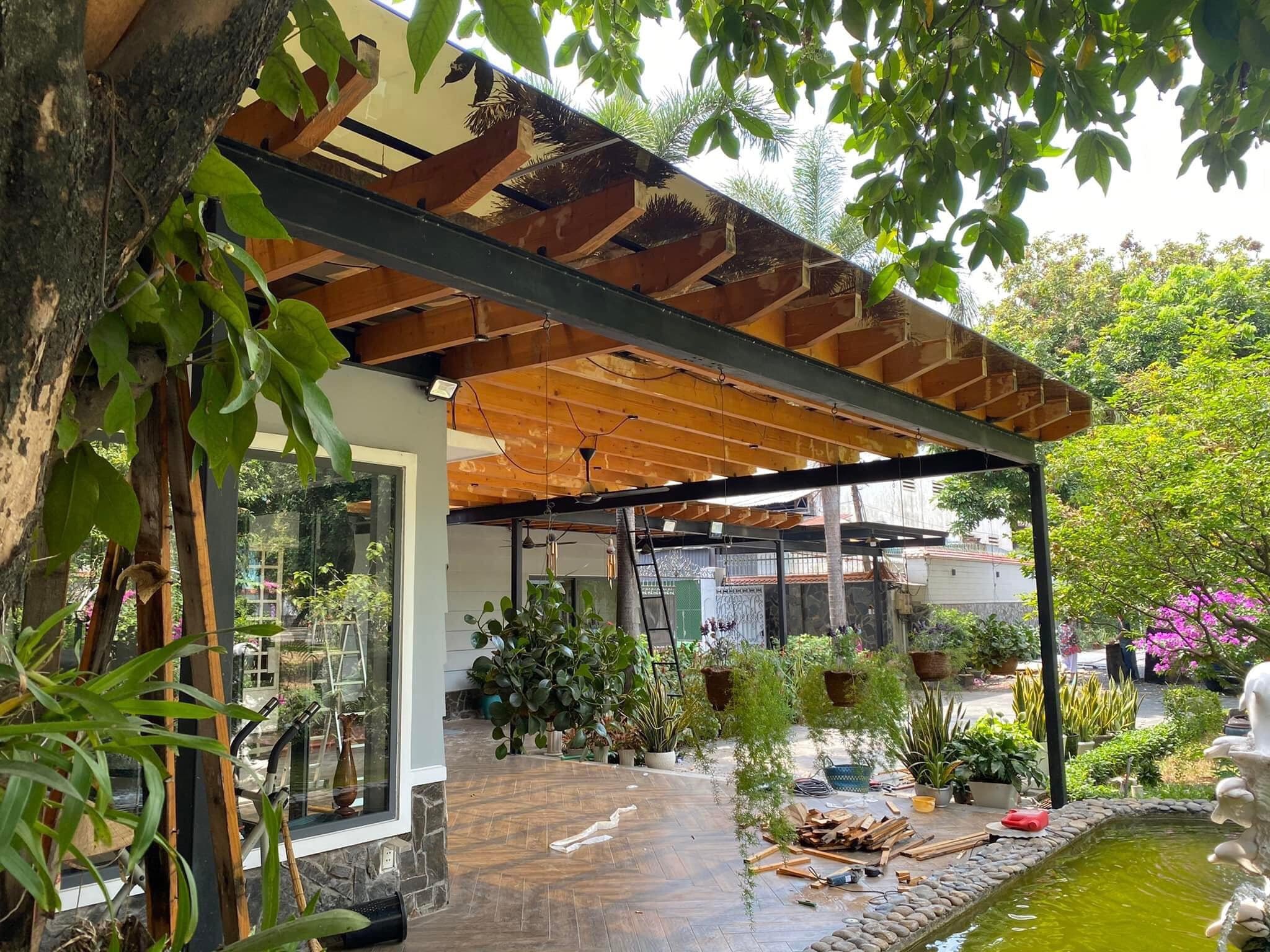 Mái che bằng tấm nhựa Polycarbonate